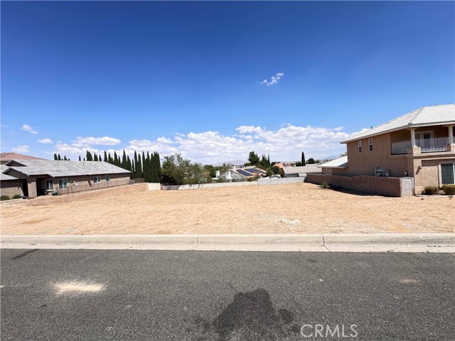 13145 Autumn Leaves Avenue, Victorville CA: https://media.crmls.org/medias/90756989-48a8-4cf5-ab12-8a15778eaa52.jpg