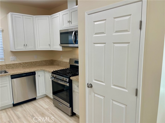 Detail Gallery Image 7 of 20 For 241 S 2nd Ave #B,  Upland,  CA 91786 - 2 Beds | 2 Baths