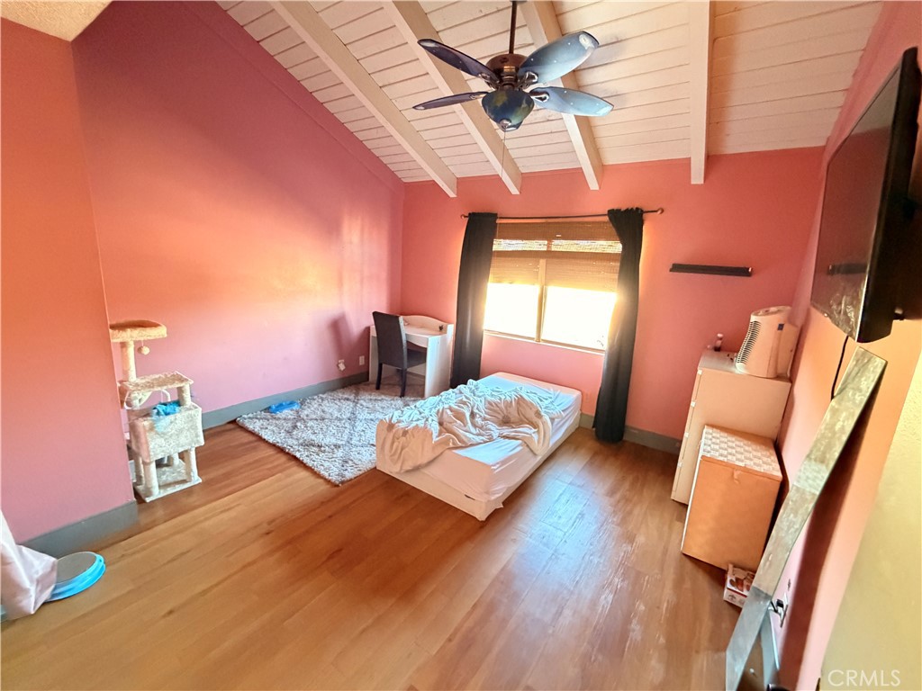 https://media.crmls.org/medias/9076cd8e-fb51-4982-83af-41563e4c6b74.jpg?preset=X-Large
