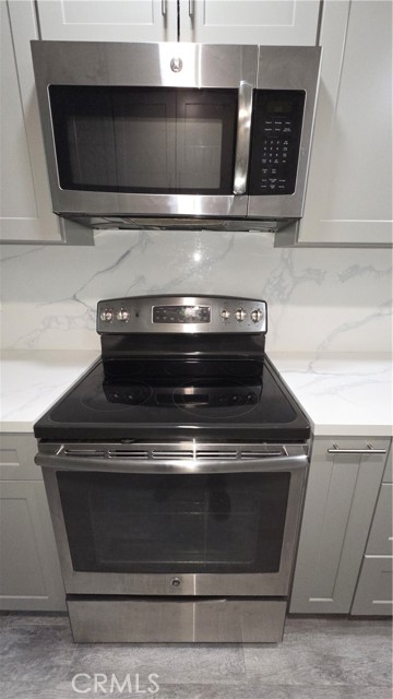 Detail Gallery Image 6 of 30 For 5400 Lindley Ave #105,  Encino,  CA 91316 - 2 Beds | 2 Baths