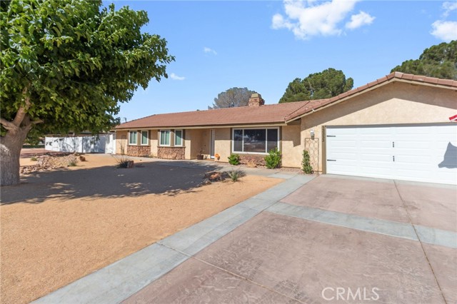 Image 2 for 13353 Tioga Rd, Apple Valley, CA 92308