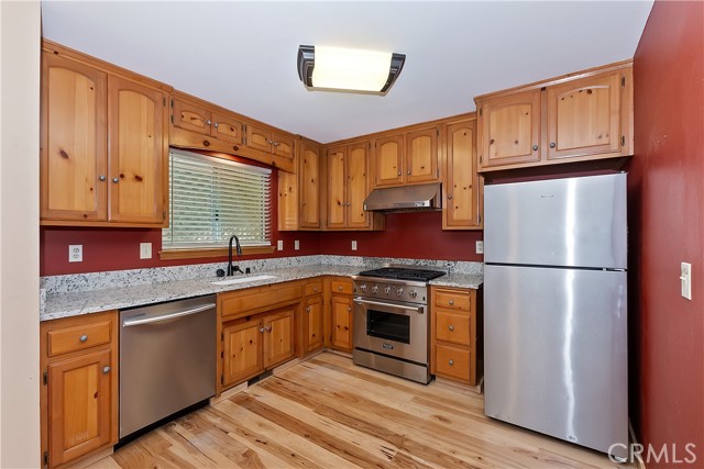 Detail Gallery Image 9 of 32 For 23819 Scenic Dr, Crestline,  CA 92325 - 2 Beds | 1/1 Baths
