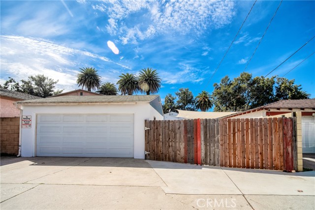 2636 Easy Avenue, Long Beach, California 90810, 2 Bedrooms Bedrooms, ,1 BathroomBathrooms,Single Family Residence,For Sale,Easy,DW24063318