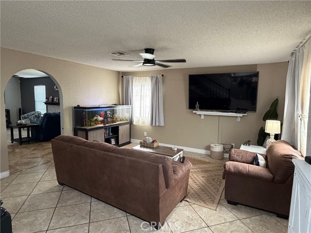 Detail Gallery Image 3 of 16 For 221 Mariposa Trl, Blythe,  CA 92225 - 4 Beds | 3/1 Baths