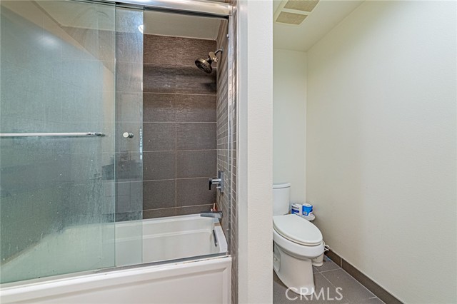 4813 Oakwood Avenue, Los Angeles CA: https://media.crmls.org/medias/9078666d-9e7a-4a47-afff-0399f223ed63.jpg