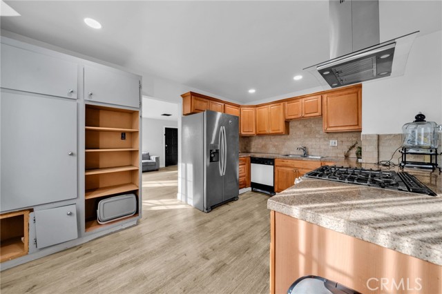 Detail Gallery Image 9 of 47 For 7044 Nestle Ave, Reseda,  CA 91335 - 4 Beds | 3 Baths