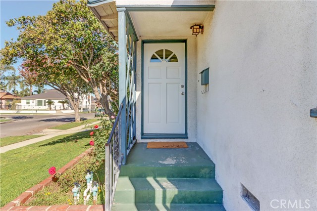 Detail Gallery Image 3 of 31 For 4214 Carfax Ave, Lakewood,  CA 90713 - 4 Beds | 2 Baths