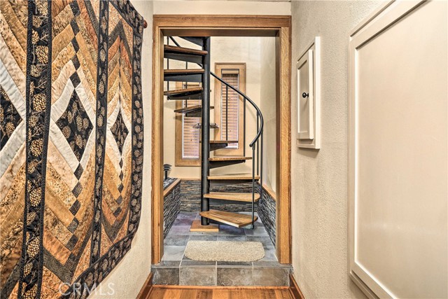 Detail Gallery Image 25 of 30 For 26637 Lake Forest Dr, Twin Peaks,  CA 92391 - 2 Beds | 2/1 Baths
