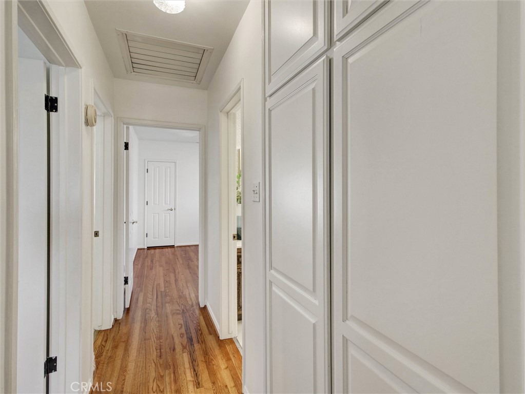 https://media.crmls.org/medias/907b6a07-c504-452b-aecf-f039e8e52c16.jpg?preset=X-Large
