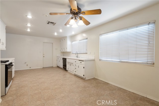 Detail Gallery Image 7 of 38 For 10004 Oakwood Ave, Hesperia,  CA 92345 - 2 Beds | 2 Baths