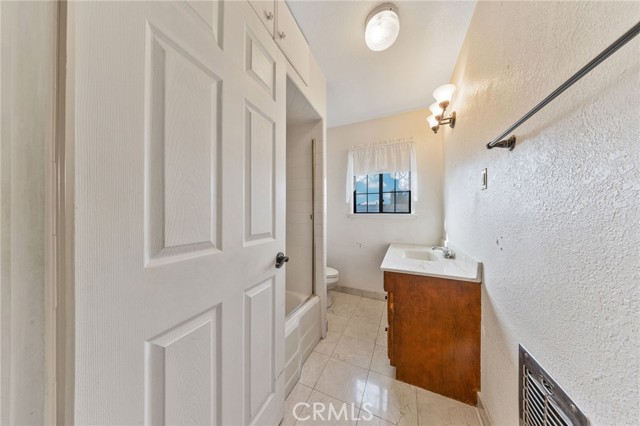 Detail Gallery Image 30 of 65 For 144 Grace Ave, La Habra,  CA 90631 - 6 Beds | 4 Baths