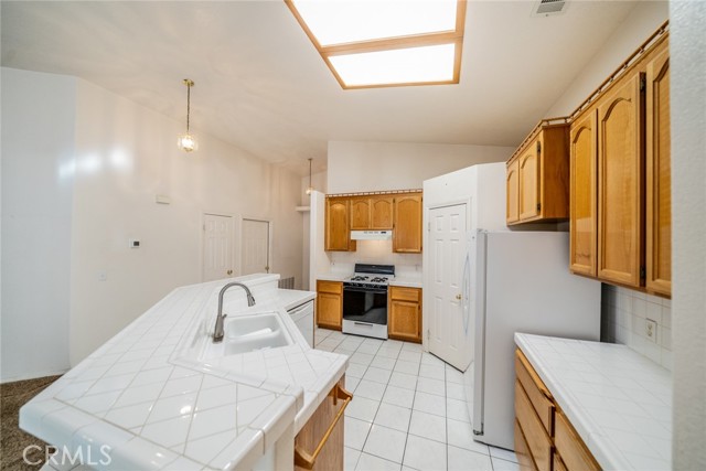 Detail Gallery Image 5 of 30 For 15225 Ash St, Hesperia,  CA 92345 - 3 Beds | 2 Baths