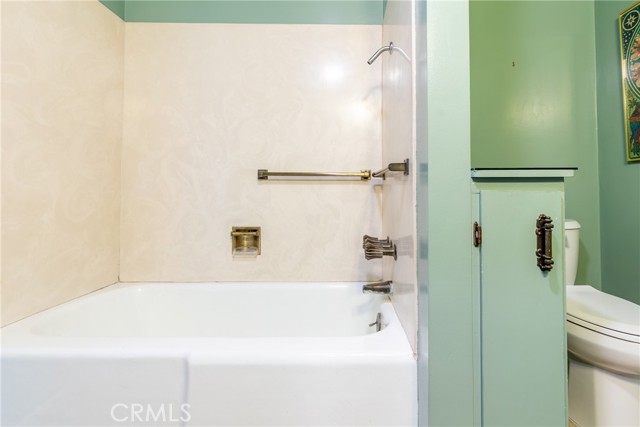 4899 Glenwood Drive, Riverside CA: https://media.crmls.org/medias/907d14e1-6604-4b9e-b9cb-af44ee45cdf7.jpg