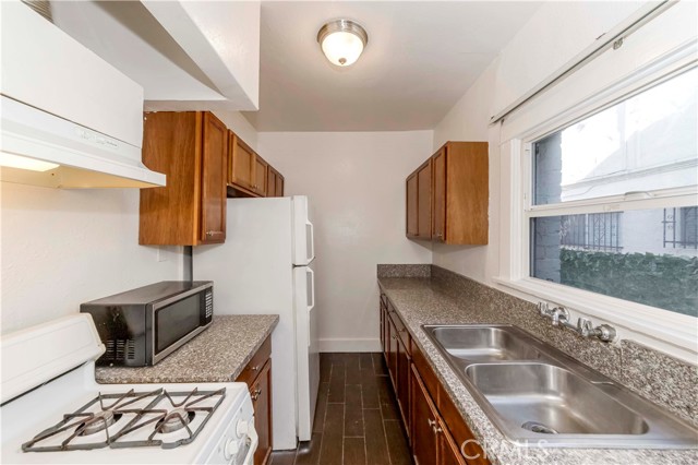 Detail Gallery Image 11 of 21 For 635 Elm Ave #8,  Long Beach,  CA 90802 - 0 Beds | 1 Baths