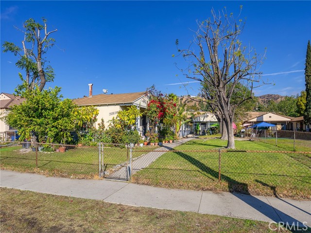 Detail Gallery Image 10 of 23 For 7982 De Garmo Ave, Sun Valley,  CA 91352 - – Beds | – Baths