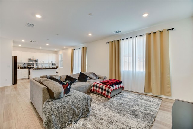 Detail Gallery Image 11 of 33 For 2526 Gunner Ridge, Rialto,  CA 92377 - 3 Beds | 2/1 Baths