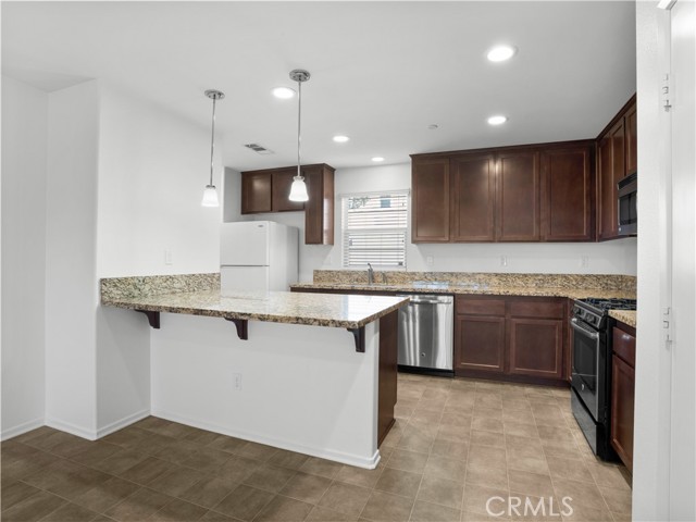 Detail Gallery Image 10 of 36 For 1377 Sunset #B,  Beaumont,  CA 92223 - 3 Beds | 2/1 Baths