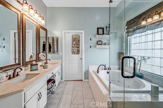 Detail Gallery Image 12 of 38 For 10727 Iron Creek Ave, Bakersfield,  CA 93312 - 4 Beds | 2 Baths