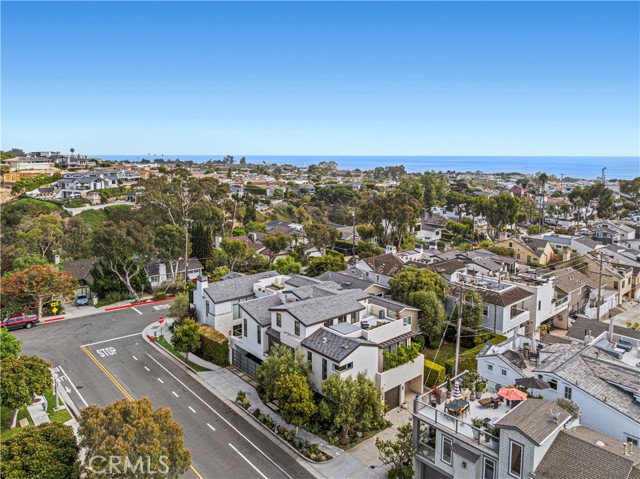 3731 5th Avenue, Corona del Mar CA: https://media.crmls.org/medias/907e31ce-09c1-4912-aa55-22a935ec3183.jpg
