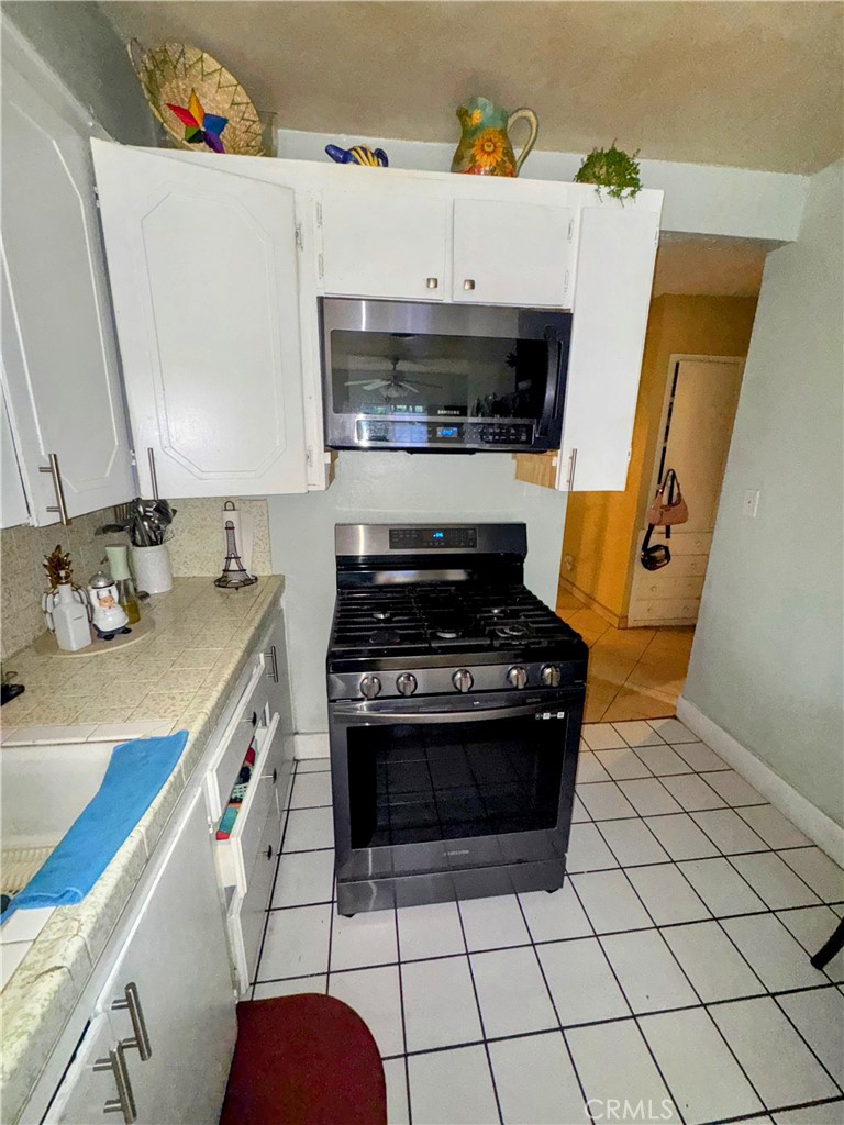 https://media.crmls.org/medias/907e777f-3f1d-426e-893f-65f6083fd866.jpg?preset=X-Large