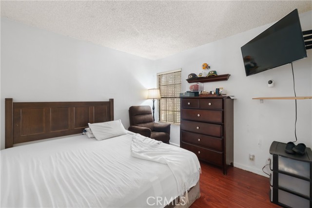 7980 Oleander Avenue, Fontana CA: https://media.crmls.org/medias/907f6759-2606-484e-b72e-5c902d6fcb28.jpg
