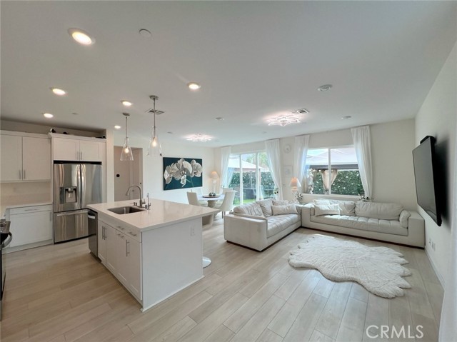 20910 Jennings Way, Newhall CA: https://media.crmls.org/medias/9081a226-3f4e-444f-bba6-ad93b4eb5927.jpg