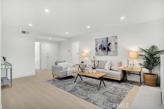 Detail Gallery Image 3 of 20 For 6456 Royer Ave, West Hills,  CA 91307 - 4 Beds | 2 Baths