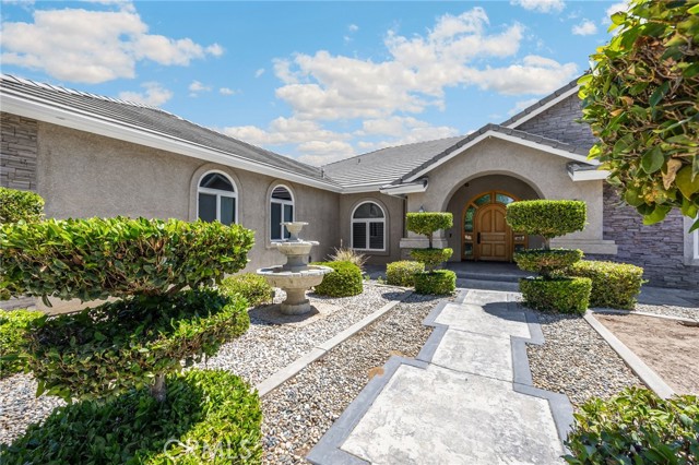 8277 Macron Street, Oak Hills CA: https://media.crmls.org/medias/9082fc4b-4e2d-45cd-bebf-ad0f56d99318.jpg