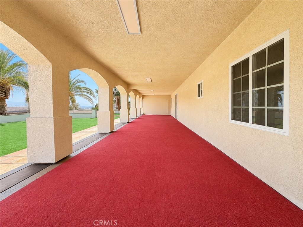 https://media.crmls.org/medias/9083974f-3551-4fbc-9a88-5fdd1c8f343f.jpg?preset=X-Large