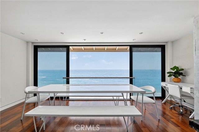 Detail Gallery Image 3 of 39 For 102 Blue Lagoon, Laguna Beach,  CA 92651 - 3 Beds | 3 Baths