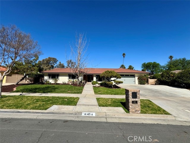 1415 Via Vallarta, Riverside CA: https://media.crmls.org/medias/908445e4-2dda-4957-a271-89ce5f95d852.jpg