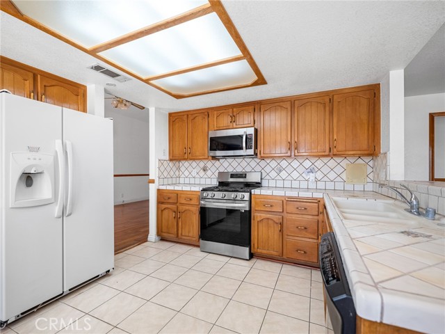 Detail Gallery Image 16 of 48 For 27921 Evergreen, Helendale,  CA 92342 - 3 Beds | 3 Baths