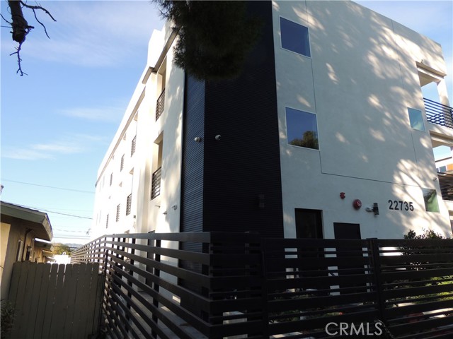 Detail Gallery Image 3 of 16 For 22735 Del Valle St #6,  Woodland Hills,  CA 91364 - 3 Beds | 2 Baths