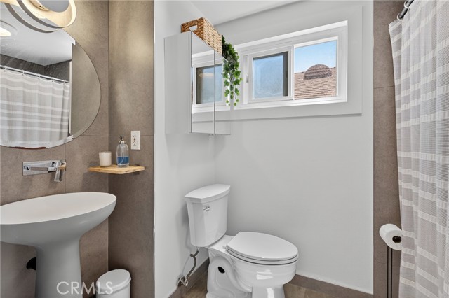 1752 Dixon Street, Redondo Beach CA: https://media.crmls.org/medias/90875689-73b6-4da9-b0f6-4b48fa3175e7.jpg
