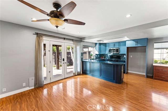 Detail Gallery Image 9 of 24 For 14870 Stonehedge Ln, Westminster,  CA 92683 - 2 Beds | 2 Baths