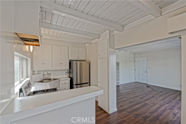 Detail Gallery Image 7 of 19 For 440 Rosecrans Ave #B,  Manhattan Beach,  CA 90266 - 2 Beds | 1 Baths
