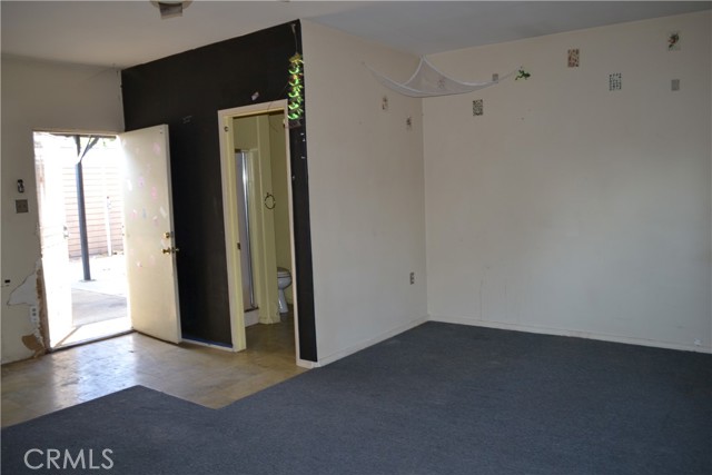 2121 N Pass Avenue, Burbank CA: https://media.crmls.org/medias/9088793c-c6b0-4734-a07b-3a8d65fca20c.jpg
