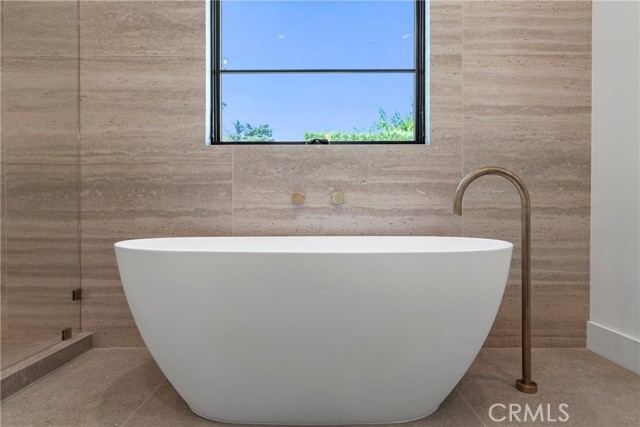 Detail Gallery Image 17 of 39 For 4625 Vesper Ave, Sherman Oaks,  CA 91403 - 5 Beds | 5/2 Baths