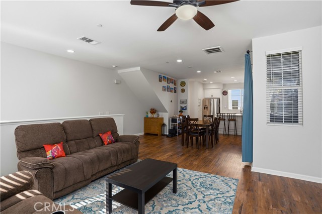 Detail Gallery Image 17 of 48 For 609 Savi #101,  Corona,  CA 92878 - 4 Beds | 2/2 Baths