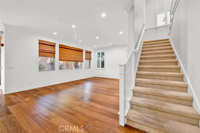 34 Somerton, Irvine CA: https://media.crmls.org/medias/9089a126-1fb0-4232-9528-b19c99b06ab0.jpg