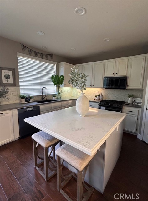 Detail Gallery Image 5 of 6 For 3120 Sand Pine Trl, Hemet,  CA 92545 - 5 Beds | 3/1 Baths