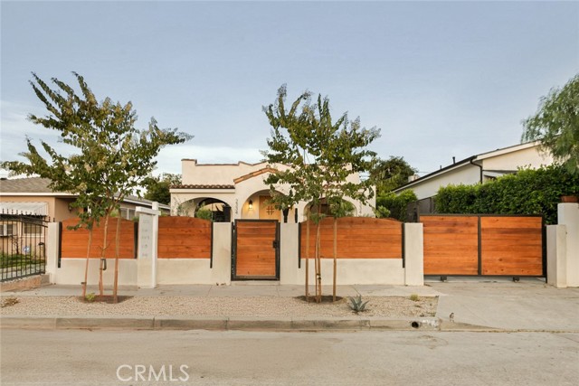 2334 Glover Place, Los Angeles CA: https://media.crmls.org/medias/9089d5f2-9a9a-4c5f-b516-8460fc63e299.jpg