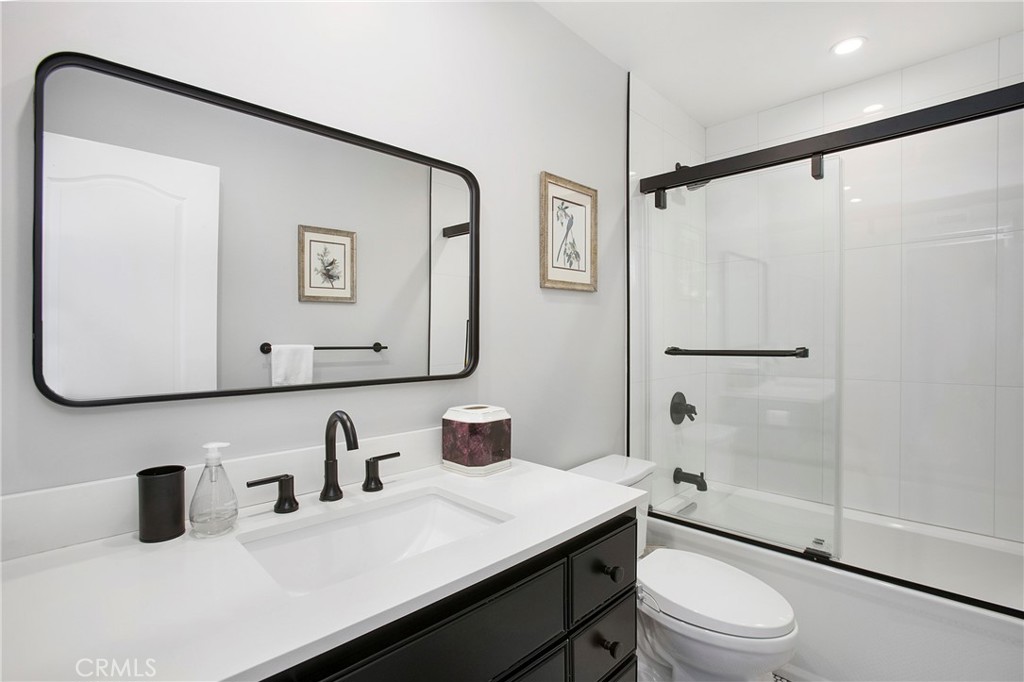 MLS #OC25163421 img 44