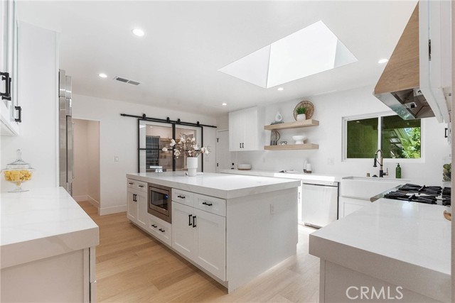 Detail Gallery Image 10 of 29 For 16430 Dorado Dr, Encino,  CA 91436 - 5 Beds | 5/1 Baths