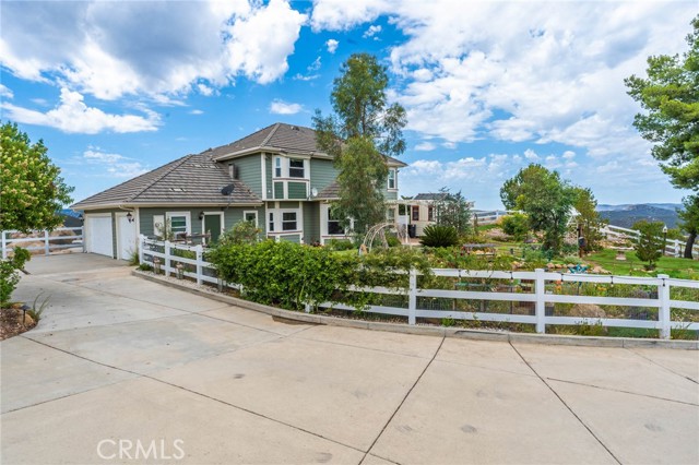 Circular driveway, plenty of parking.