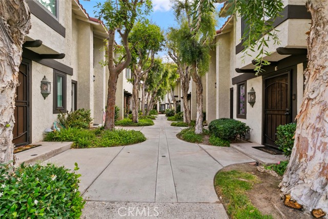 Detail Gallery Image 7 of 46 For 1102 San Juan St #B,  Tustin,  CA 92780 - 2 Beds | 2/1 Baths