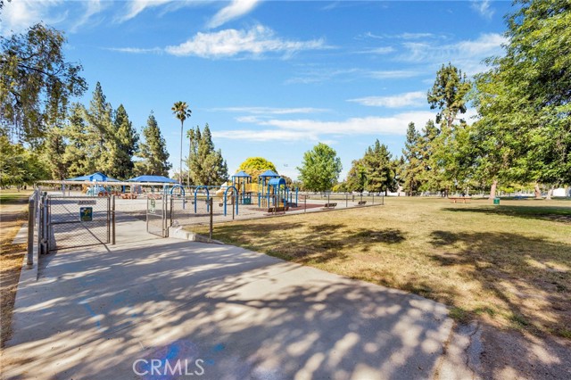 5533 Edward E Horton Lane, Encino CA: https://media.crmls.org/medias/908d83cf-cc58-491f-8864-911116fd8aef.jpg