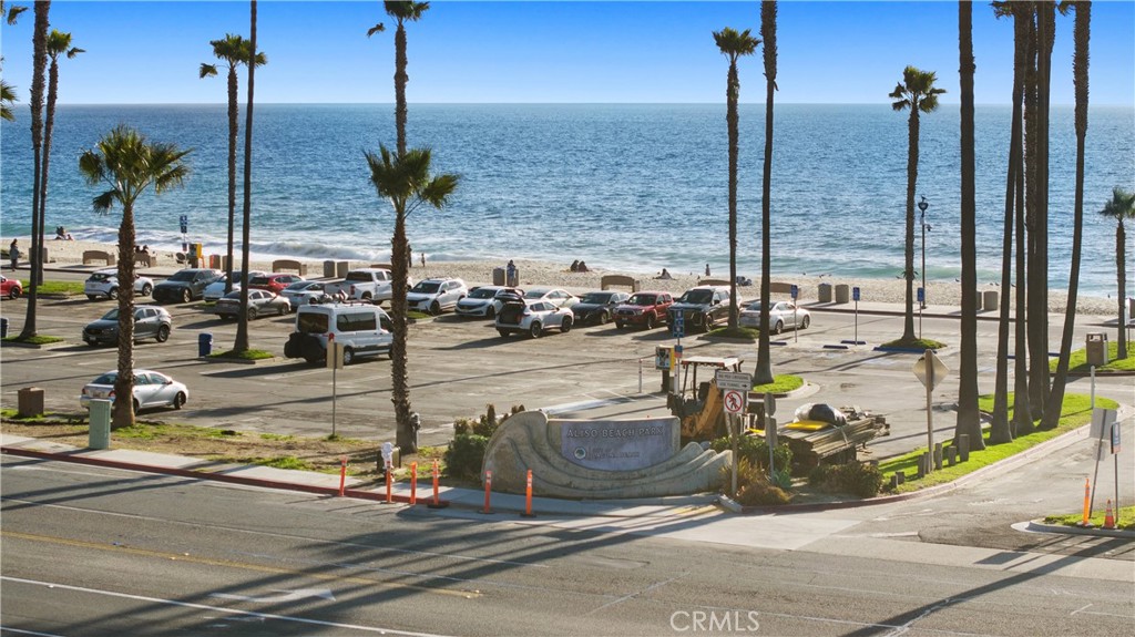 https://media.crmls.org/medias/908dd8c0-9c57-4a9f-9b67-370d6cc910d0.jpg?preset=X-Large