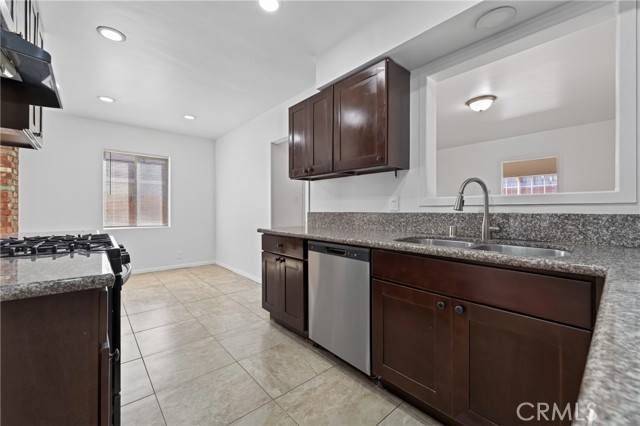 6819 Bellaire Avenue photo 8