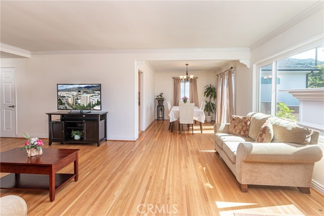 Detail Gallery Image 5 of 28 For 1030 E San Jose, Burbank,  CA 91501 - 3 Beds | 2 Baths